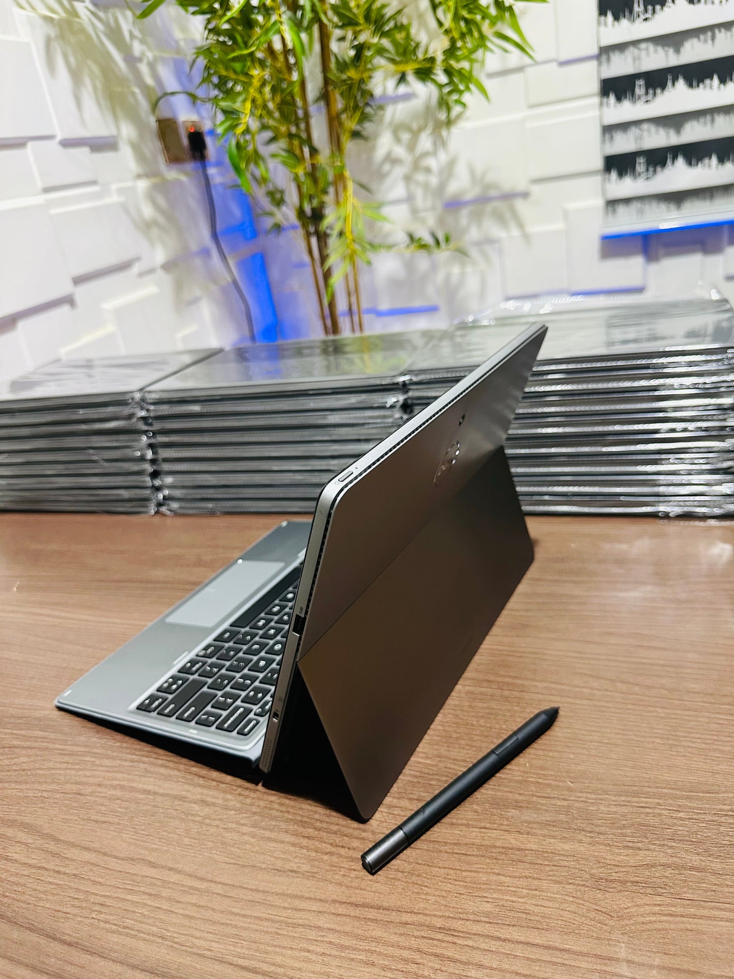 Dell Latitude 7210 2-in-1 Core i7™ 10e Génération - 512Go SSD - 12.3" FHD- Avec la Reconnaissance Faciale, Tactile et Detachable à Abidjan