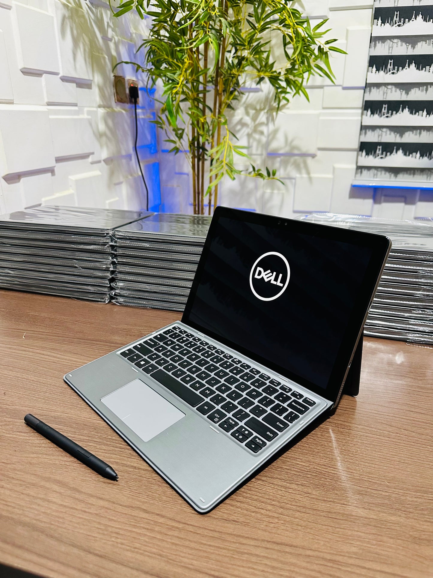 Dell Latitude 7210 2-in-1 Core i7™ 10e Génération - 512Go SSD - 12.3" FHD- Avec la Reconnaissance Faciale, Tactile et Detachable à Abidjan