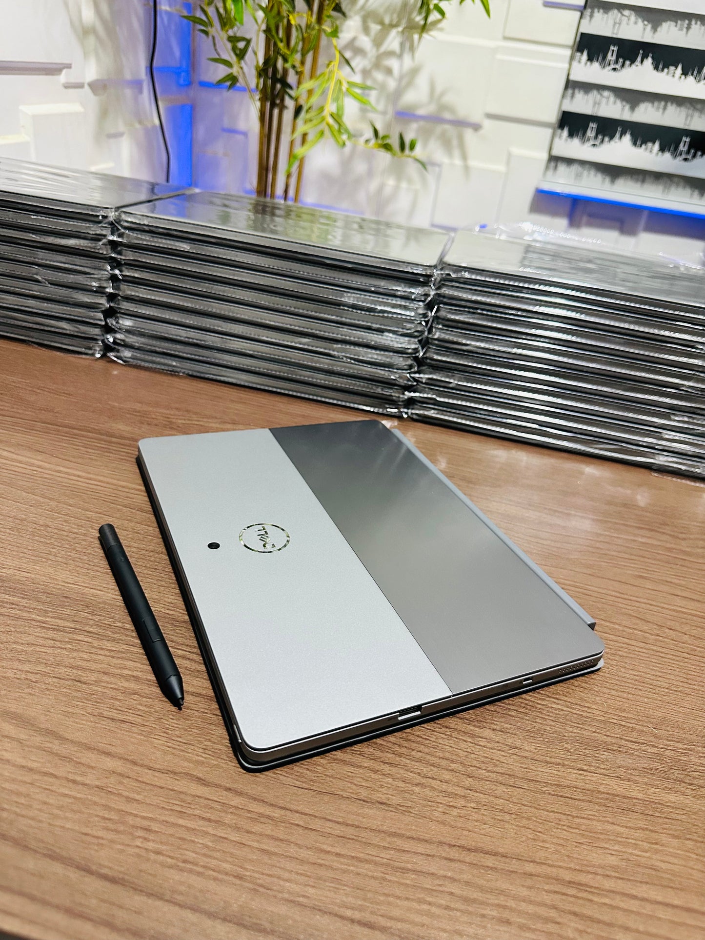 Dell Latitude 7210 2-in-1 Core i7™ 10e Génération - 512Go SSD - 12.3" FHD- Avec la Reconnaissance Faciale, Tactile et Detachable à Abidjan