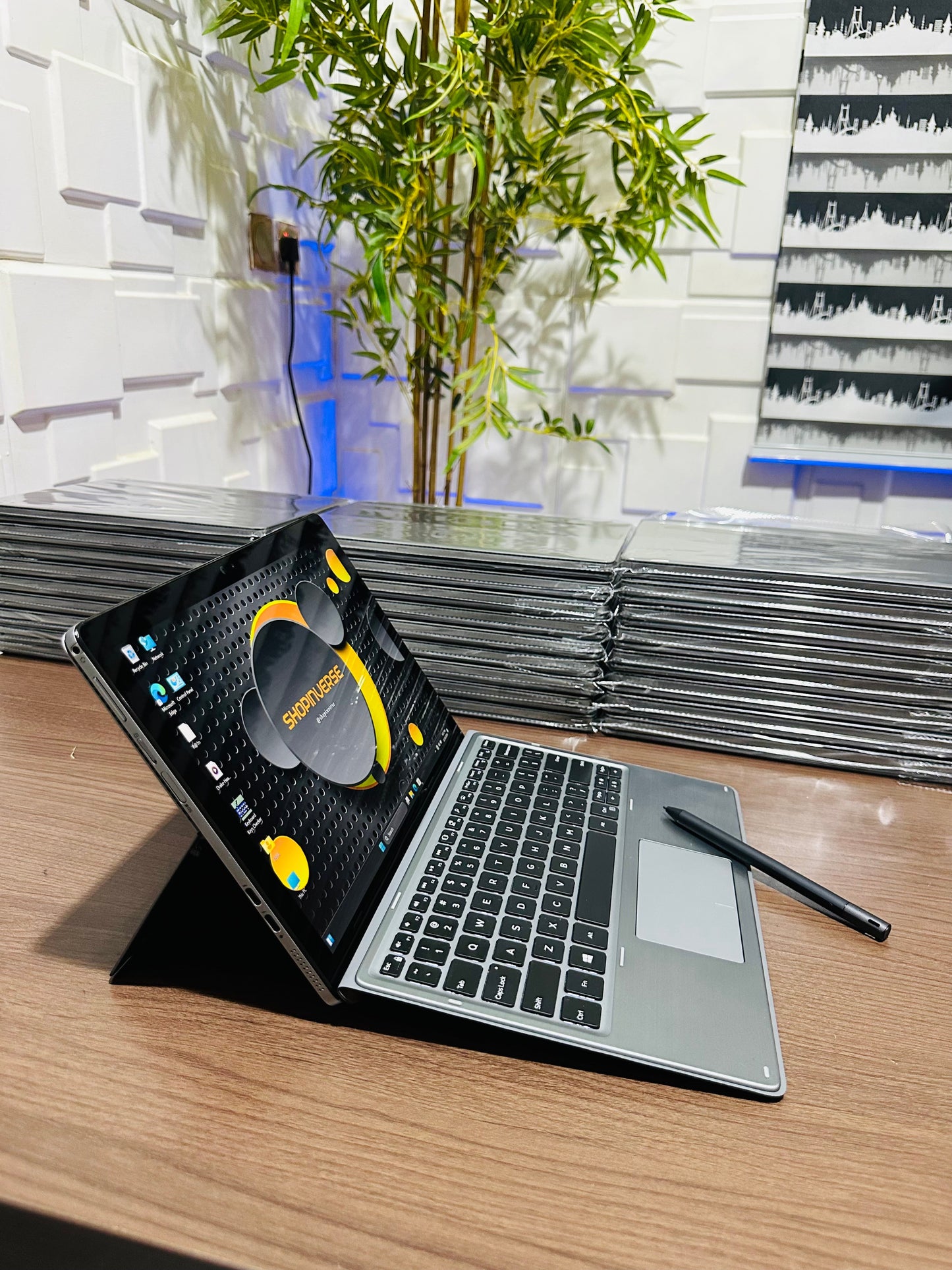 Dell Latitude 7210 2-in-1 Core i7™ 10e Génération - 512Go SSD - 12.3" FHD- Avec la Reconnaissance Faciale, Tactile et Detachable à Abidjan