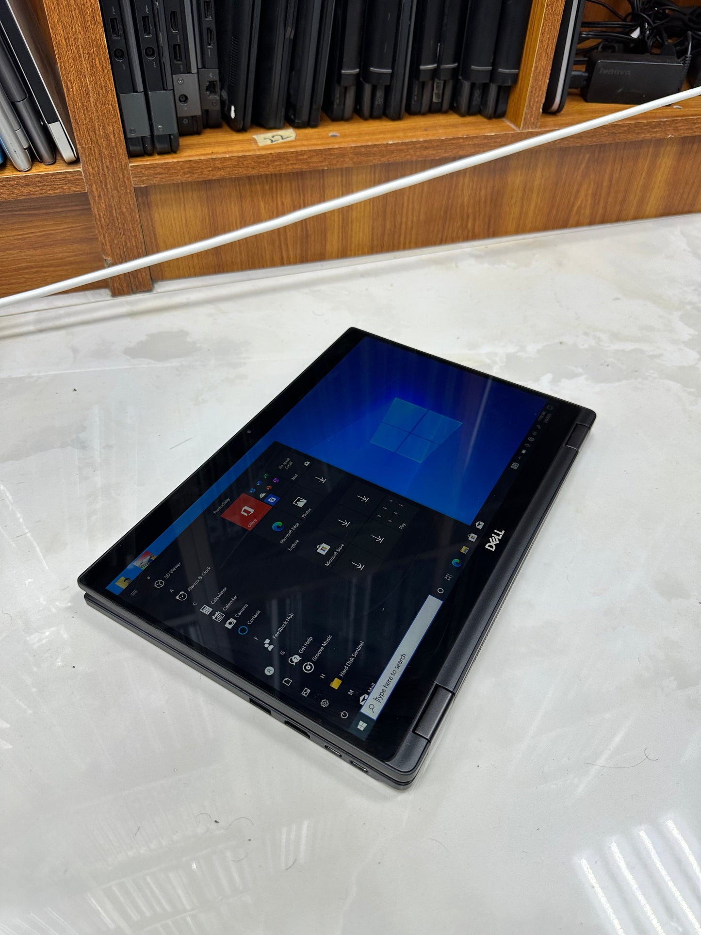Dell Latitude 7390 2-in-1- i5™ 8e -Occasion- Tactile et Pliable- 8Go 512 SSD - 13.3"- Noir