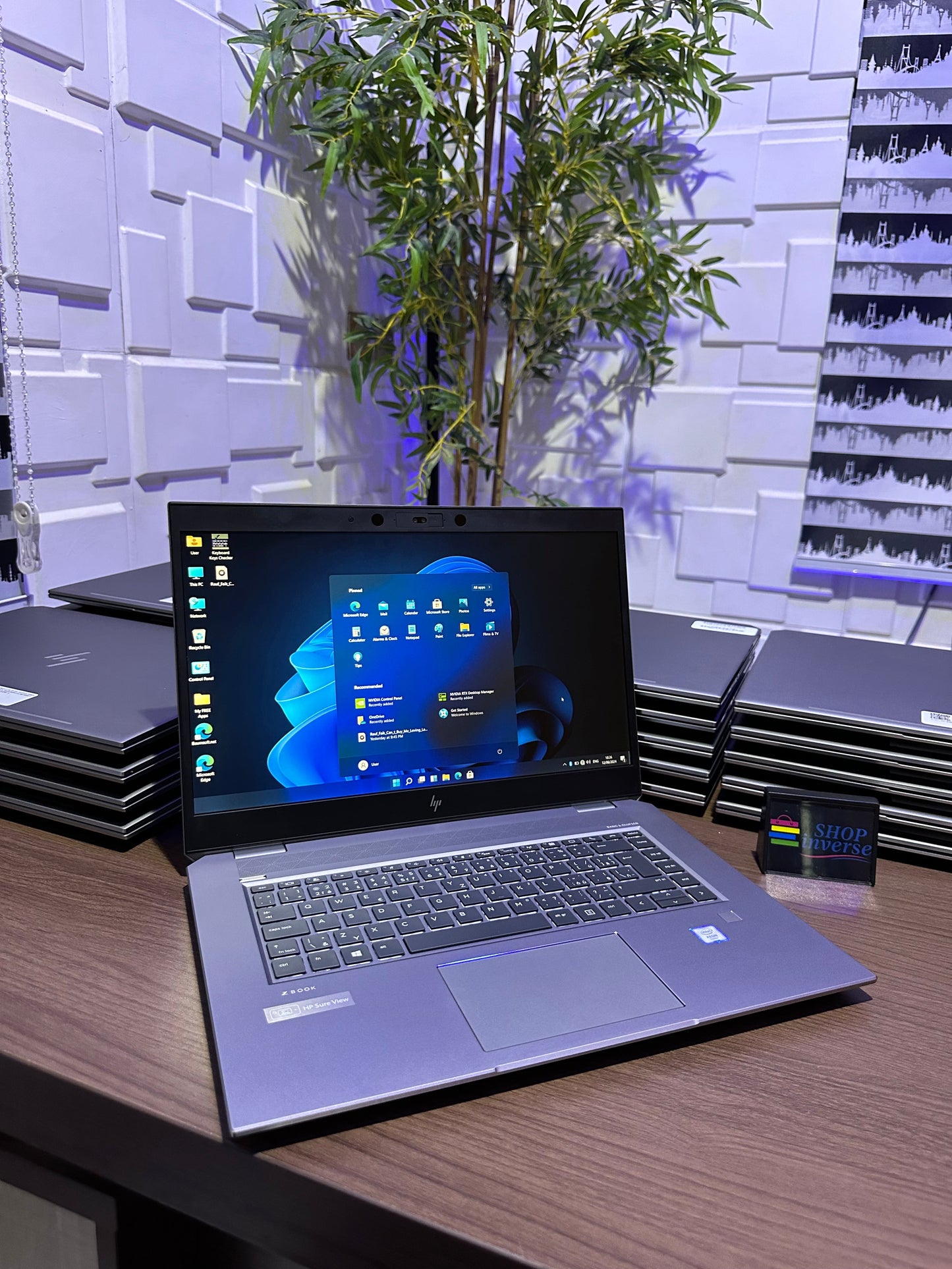 HP Zbook Studio G5 - Xeon E-2186M equivalent (i7™ 8e)- NVIDIA Quadro P1000 de 4 Go dédié GDDR5 - 16Go 1 TERA SSD - 15.6""