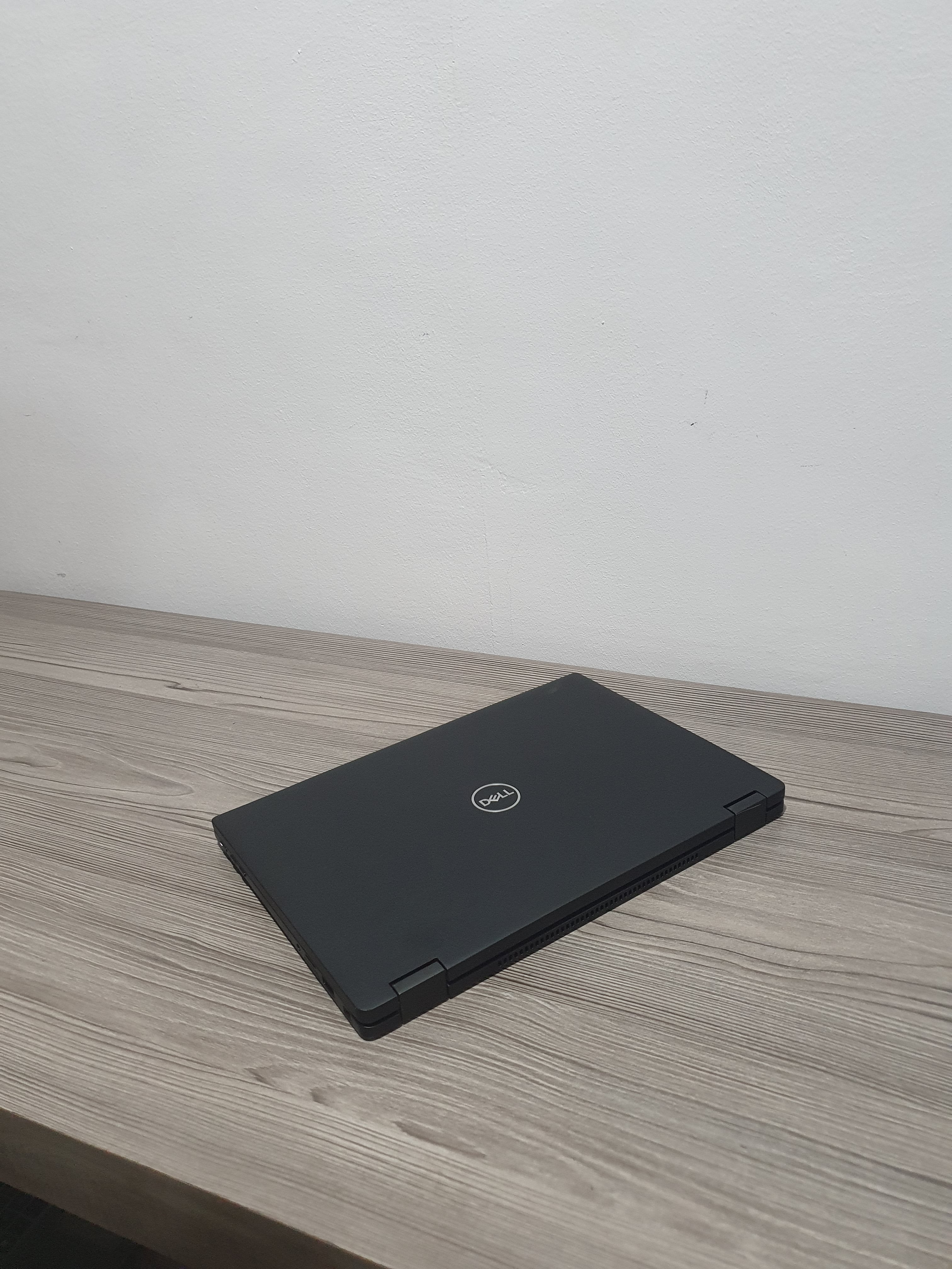 Dell Latitude 7390 2-in-1-  i7™ 8e- Tactile et Pliable- 16Go 1 TERA SSD - 13.3"- Noir