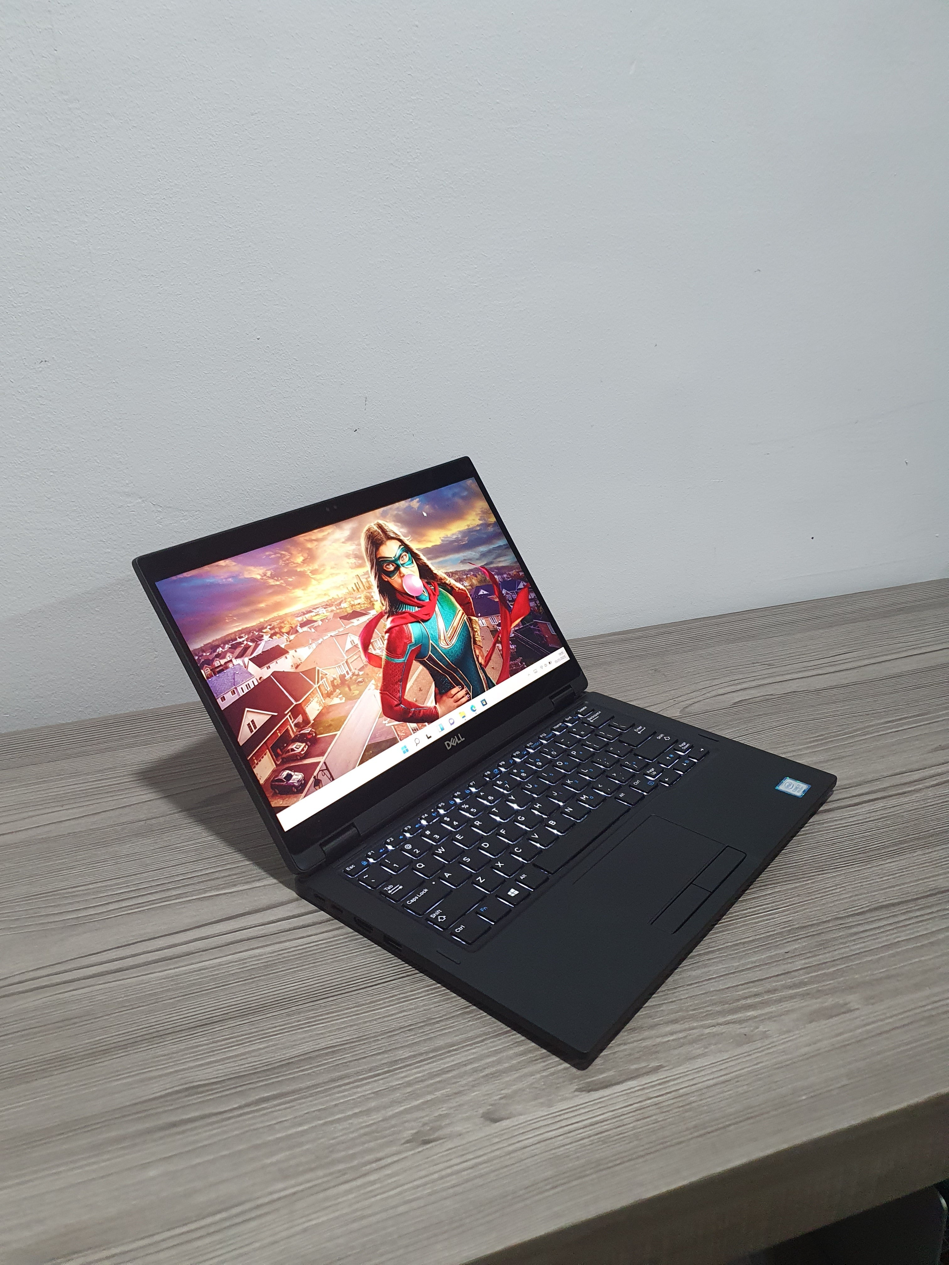 Dell Latitude 7390 2-in-1-  i7™ 8e- Tactile et Pliable- 16Go 1 TERA SSD - 13.3"- Noir