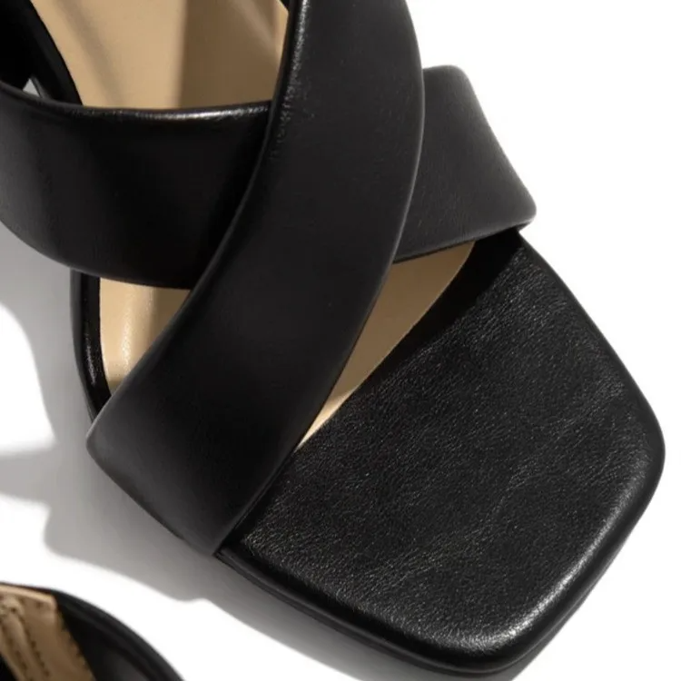 Nouvelle collection de chaussures pour femmes à talons hauts fins et minimalistes
